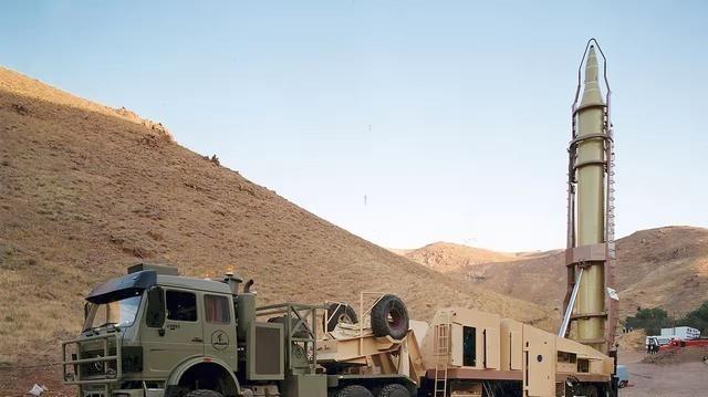 伊朗有点聪明，逐渐抛弃了固定式导弹发射井或者发射架，因为伊朗导弹一升空，美国就可