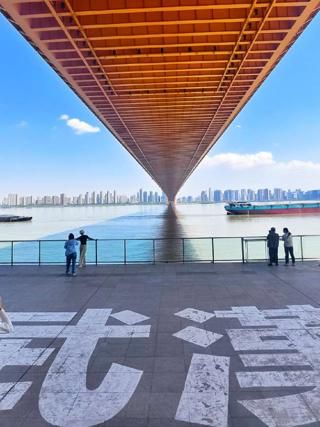 发一张照片，证明你来过武汉。