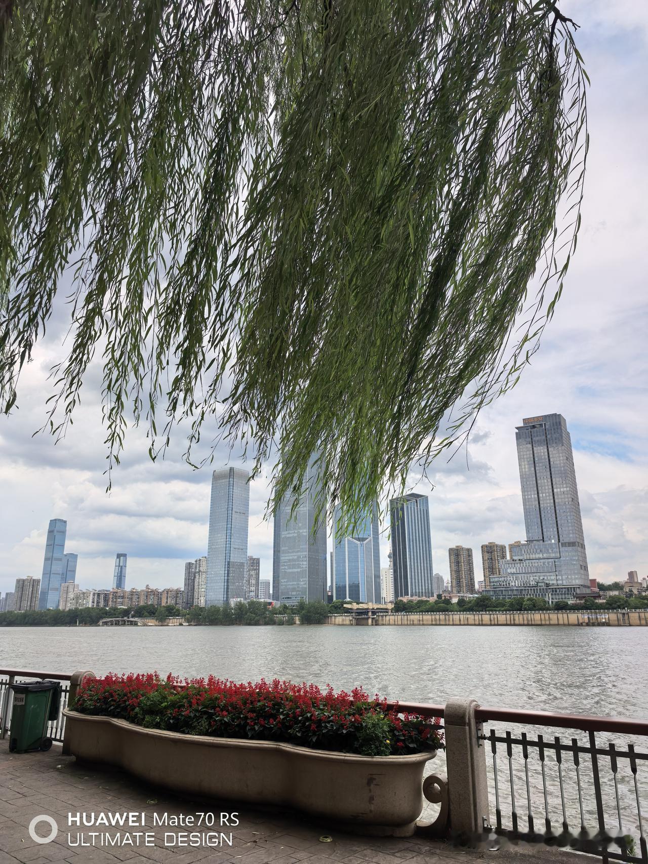 中国最赚钱的民营企业排名1.台积公司，2025年净利润544.88亿美元。