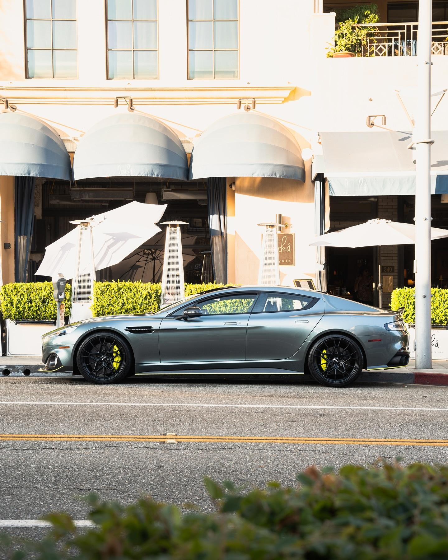 AstonMartinRapideAMR我一直觉得阿斯顿马丁应该再出一款四