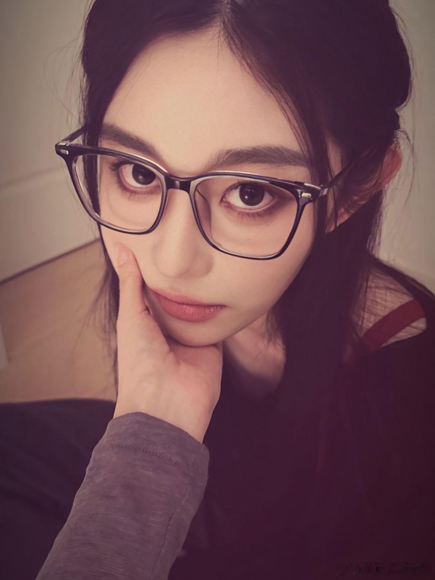 爱看的闺蜜合照更新了诗情画奕