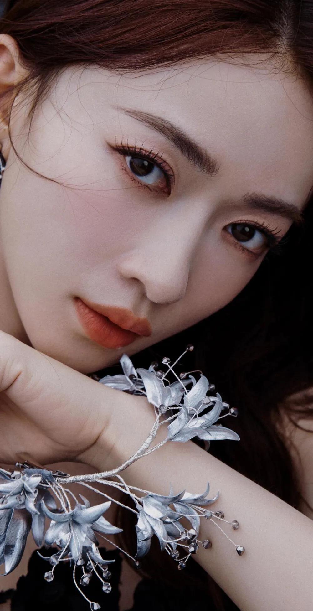 一觉醒来，娱乐圈又爆大瓜！网友爆料：说是一线女星吴谨言将其自己的全部财产，转至