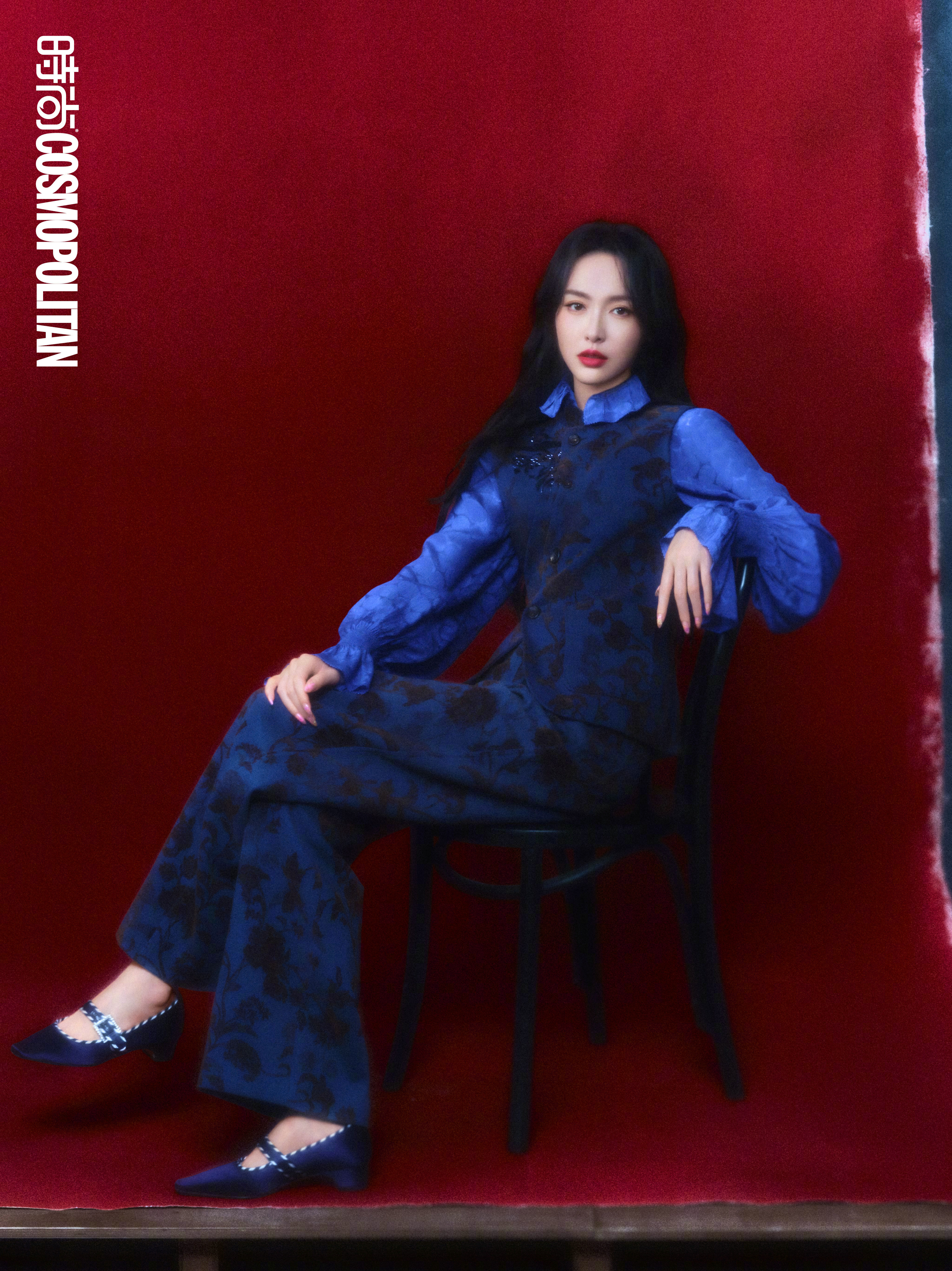 #唐嫣时尚COSMO9月刊封面#我们金九女郎来袭！唐嫣新封面正式揭晓～Fendi强势加持，八登COS