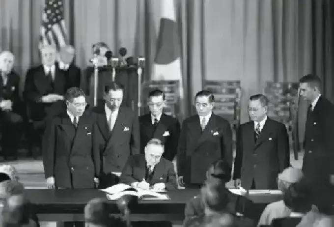 果不其然。美国在1951年突然宣布了对日媾和的《旧金山和约》，把战后安排按