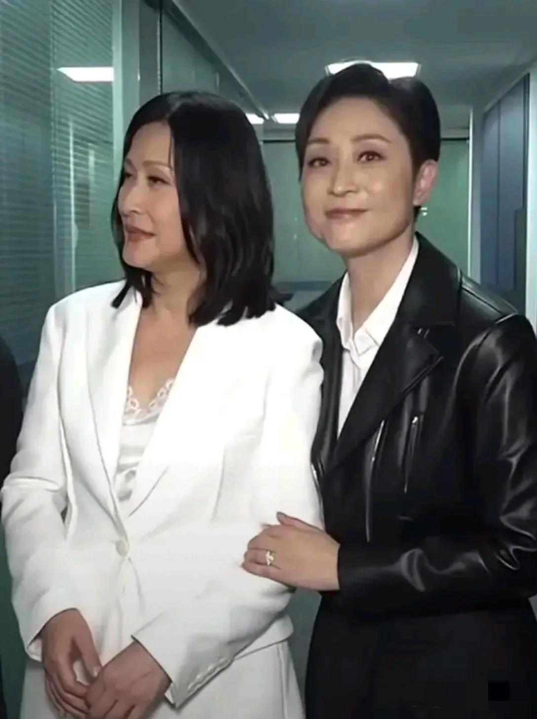 这么多年过去了，短发女神陈法蓉依旧身形轻巧，龙眉凤目，发质浓密，玉貌珠辉哈！而陈