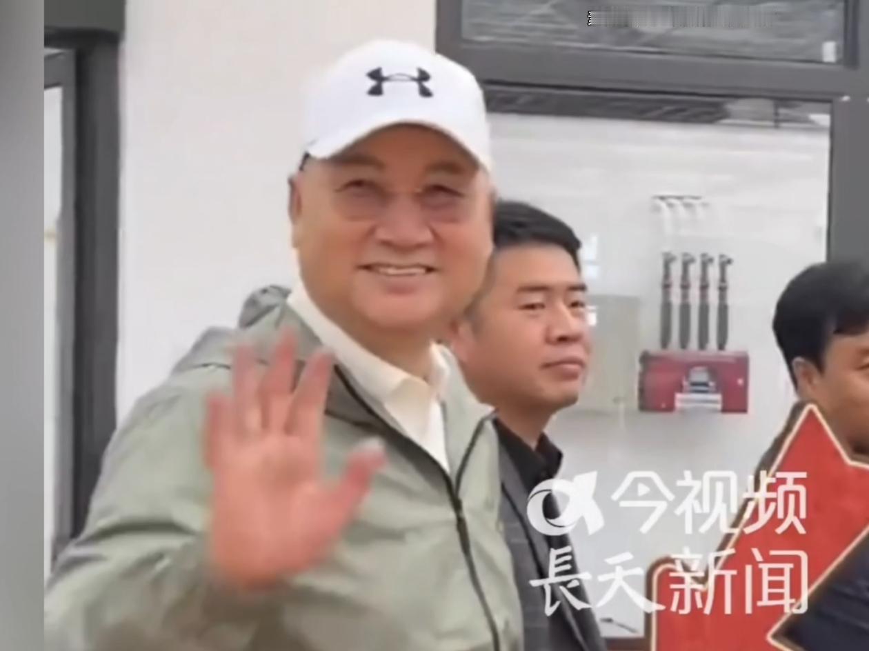 73岁的“唐僧”迟重瑞，前两天被人拍到现身考察项目。视频中迟重瑞头戴棒球帽，面