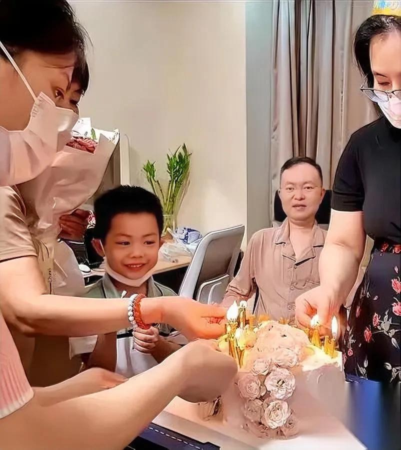 我破防了！蔡磊又发声。“我还有眼睛和耳朵”——这句话像一记闷拳，砸在每个