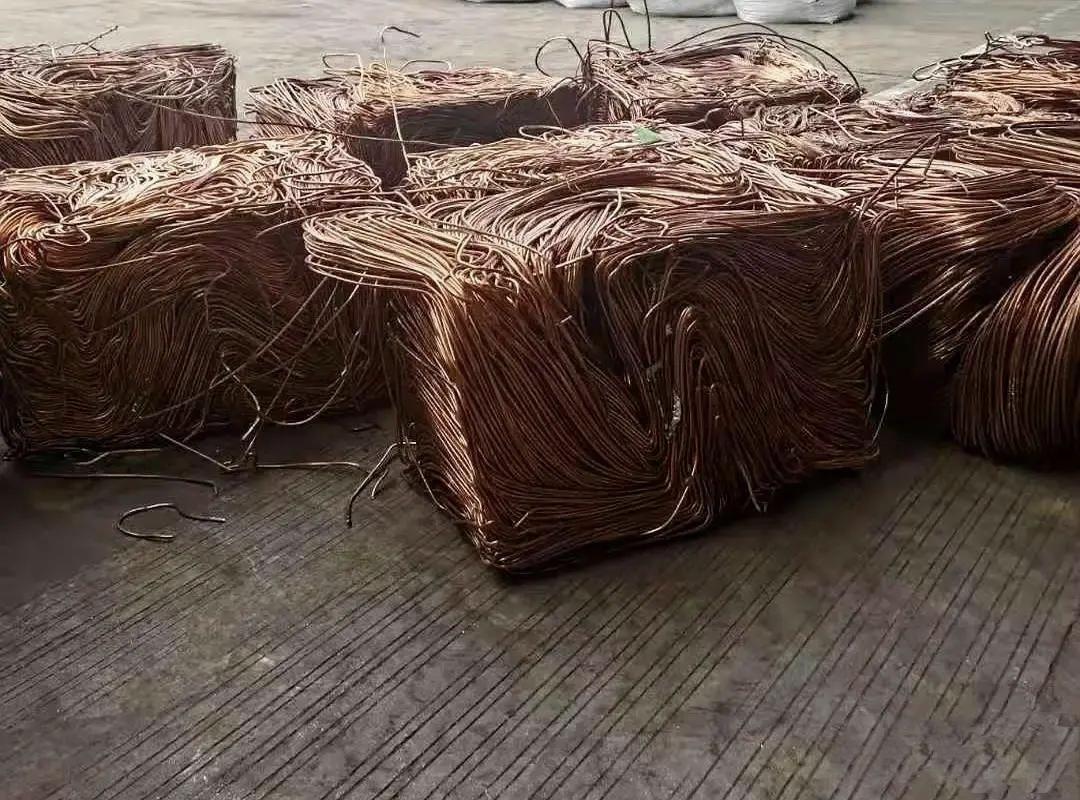 我们厂里有个挺有意思的现象每个月快到发工资的时候，老板娘总会出门一趟，等她回来，