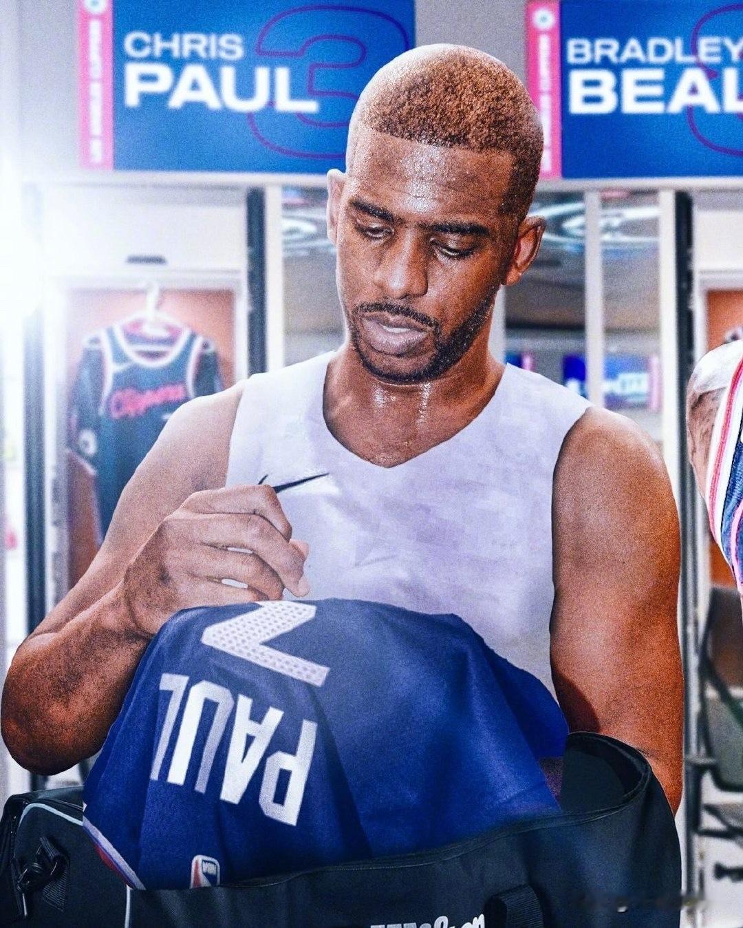 震惊NBA大事件！！！快船官方宣布和保罗分手！今天NBA最遗憾的事情莫过于此