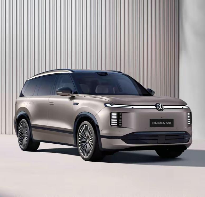 还在想昨天突然披露的李想全员会内容。李想对品牌和行业的预判失误也是有过往的。​