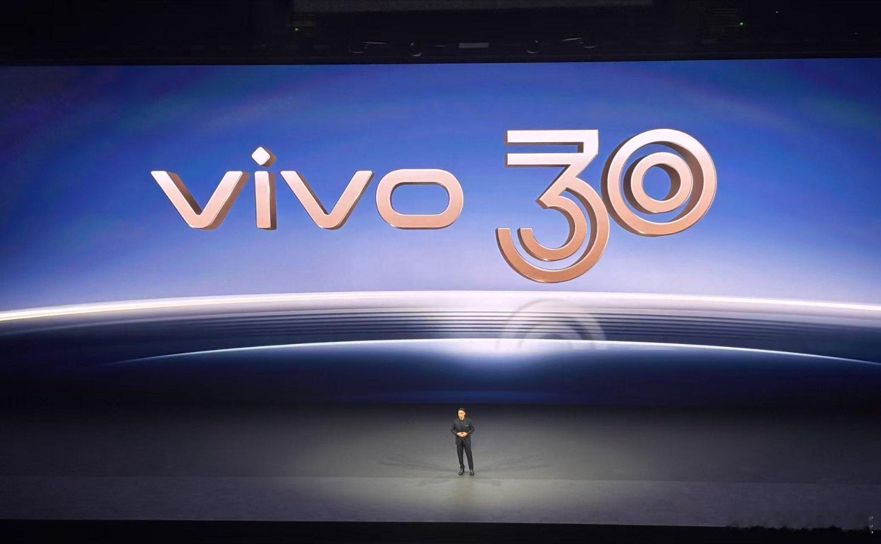 vivoX300系列发布会进行中，上午去实际体验了一下，手感还不错，影像方面又有