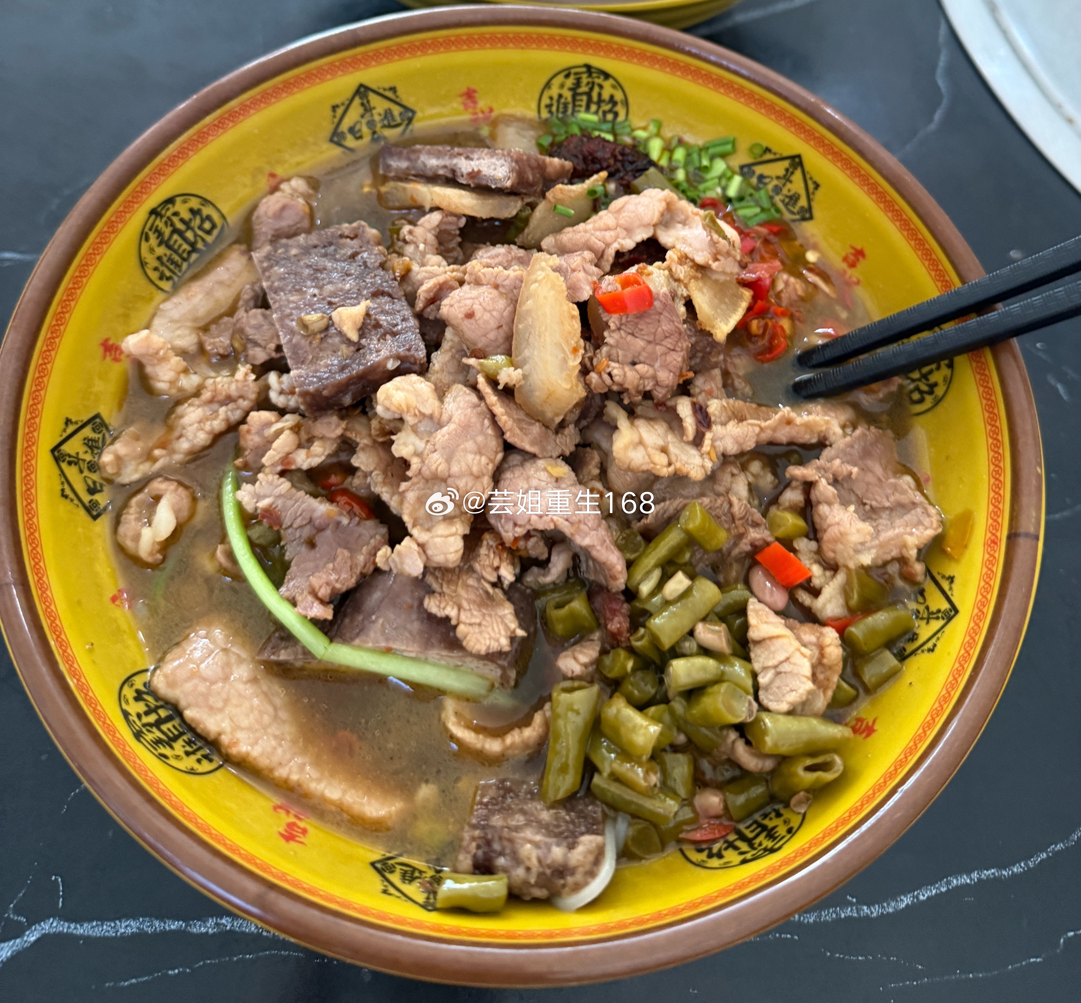 用一顿美食犒劳努力的自己，胃饱了，心就满了。​​​