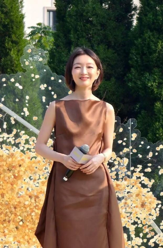 周冬雨5年没进组电影！三金影后5年没拍电影还是挺令人震惊的，毕竟还是90花，正