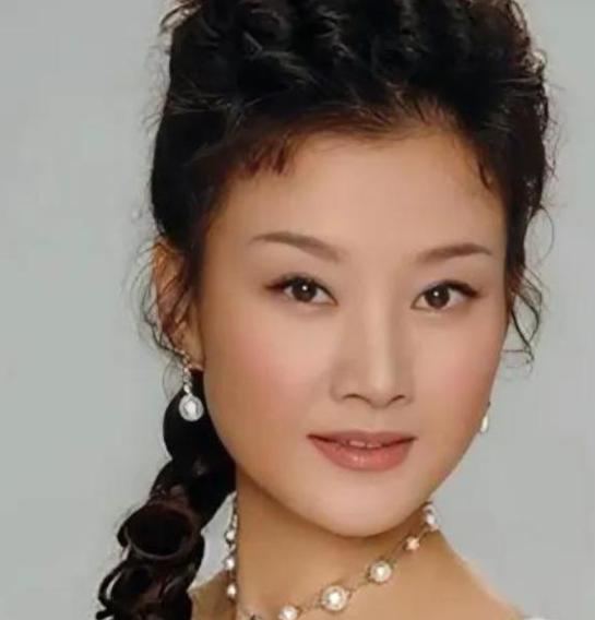 1996年，歌唱家宋祖英把家里一个18岁的小保姆送进了监狱，法院判了整整十二年。
