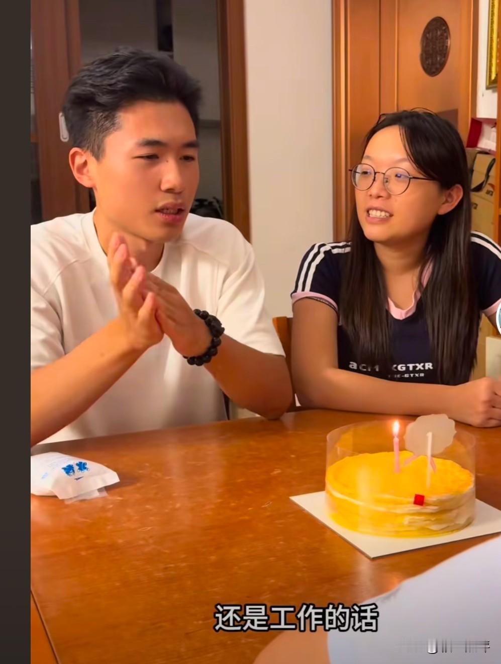 今天，谢浩男的妈妈许健华更新了一则视频。在视频当中，谢浩男的战友海军正式加入到谢