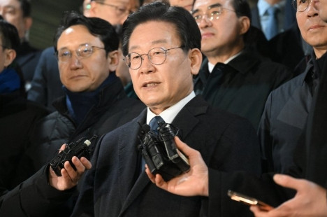李在明不装了！特朗普刚对韩国征税，李在明马上回嘴，不是一般的强硬，他直接说：“战