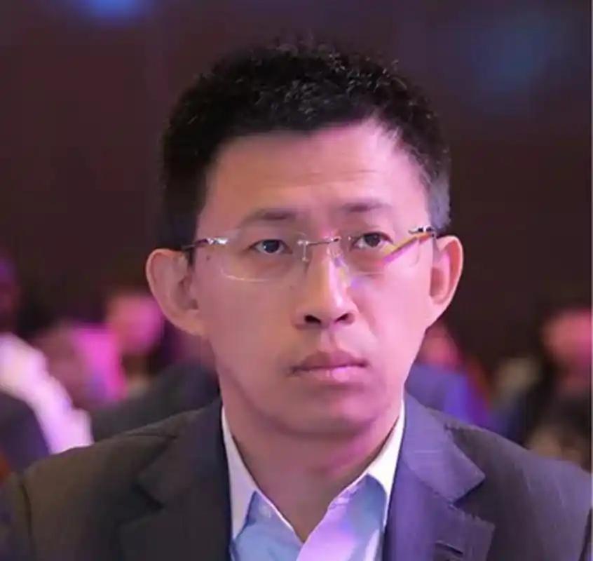 2002年华为工程师吕晓峰，乘飞机去突尼斯，就在飞机起飞1分钟发动机出现故障，撞