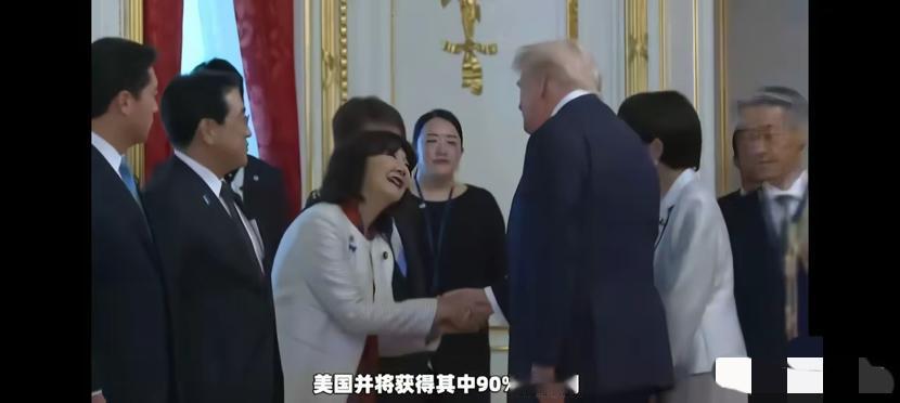 乐子太多数不过来！特朗普这次视察日本，可以说全程下巴就没放低过，眼睛永远是四十