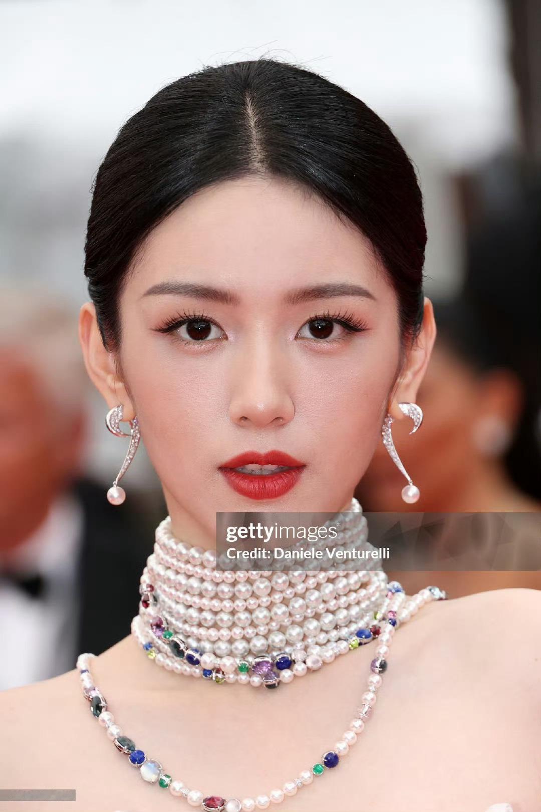 周也这张G社生图可以在我心中所有女明星G社生图里排第二了…被惊艳到了​​​