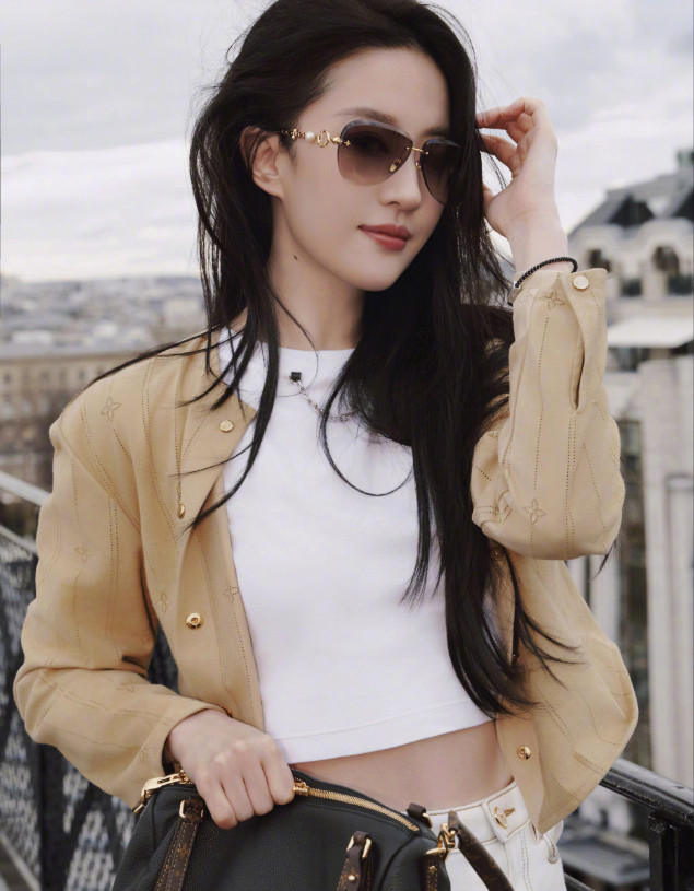 1.刘亦菲接下来会官宣三角洲行动的游戏代言，物料已拍。2.综艺《这就是街舞7》常