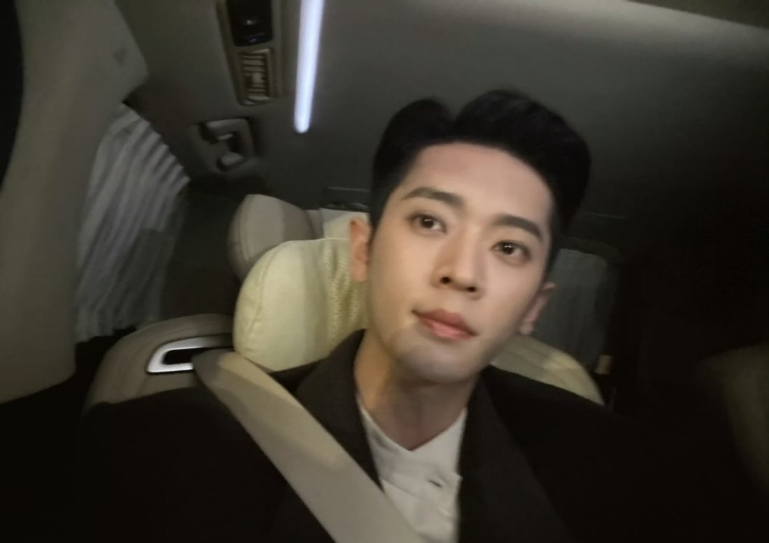 我终于看到新鲜的Natasha了！怎么如此严肃哈哈哈哈哈哈好想笑！丞磊拍戏要注意