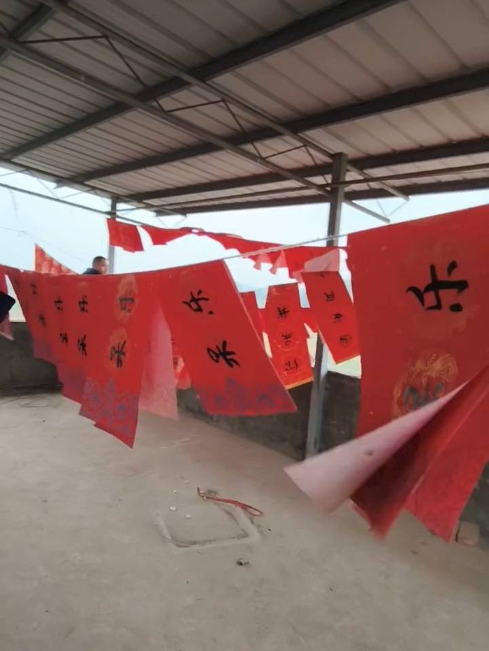 ‘呆呆’再掀热潮：手写春联直播互动引10万网友围观