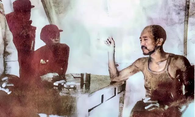 看着1953年遣返回国的吴成德，心里满是心疼。他曾是志愿军被俘职务最高的将领，被