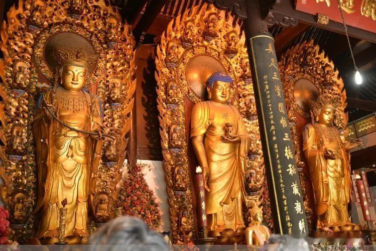 上海龙华寺·西方三圣｜原来最治愈的答案，早被写在这三尊金身里了来龙华寺，别