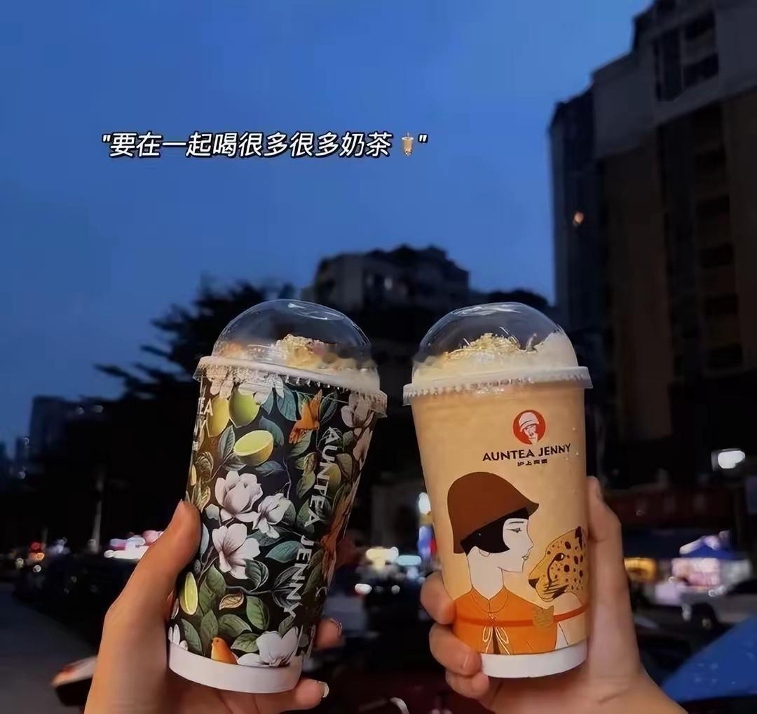 射手座的人以他们乐观、热情和天真的特质而闻名。他们是十二星座中最容易相信别人的人