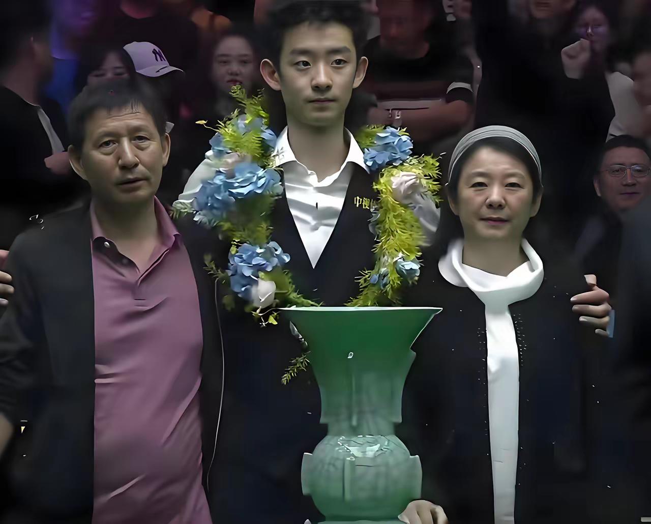 吴宜泽圆梦国锦赛拿下冠军最应该感谢的并非恩师伍文忠也不是手把手指导的奥沙利