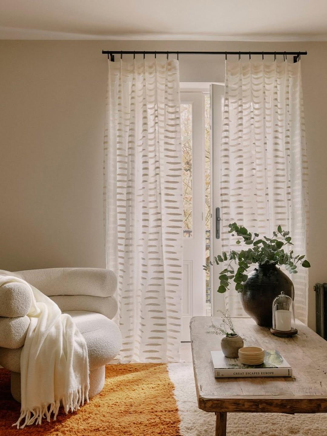 伦敦住宅，慵懒松弛、干净治愈，满是英伦式温柔诗意。低调又高级的装修是什么样子的?