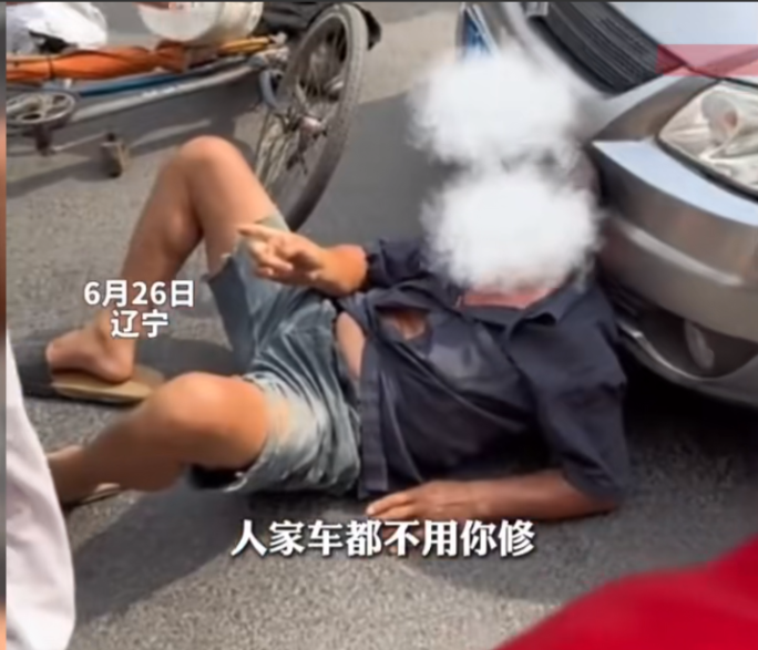 “必须严惩！”6月26日，辽宁，一位大爷酒后骑着自行车出门，谁知在路上撞上了一辆