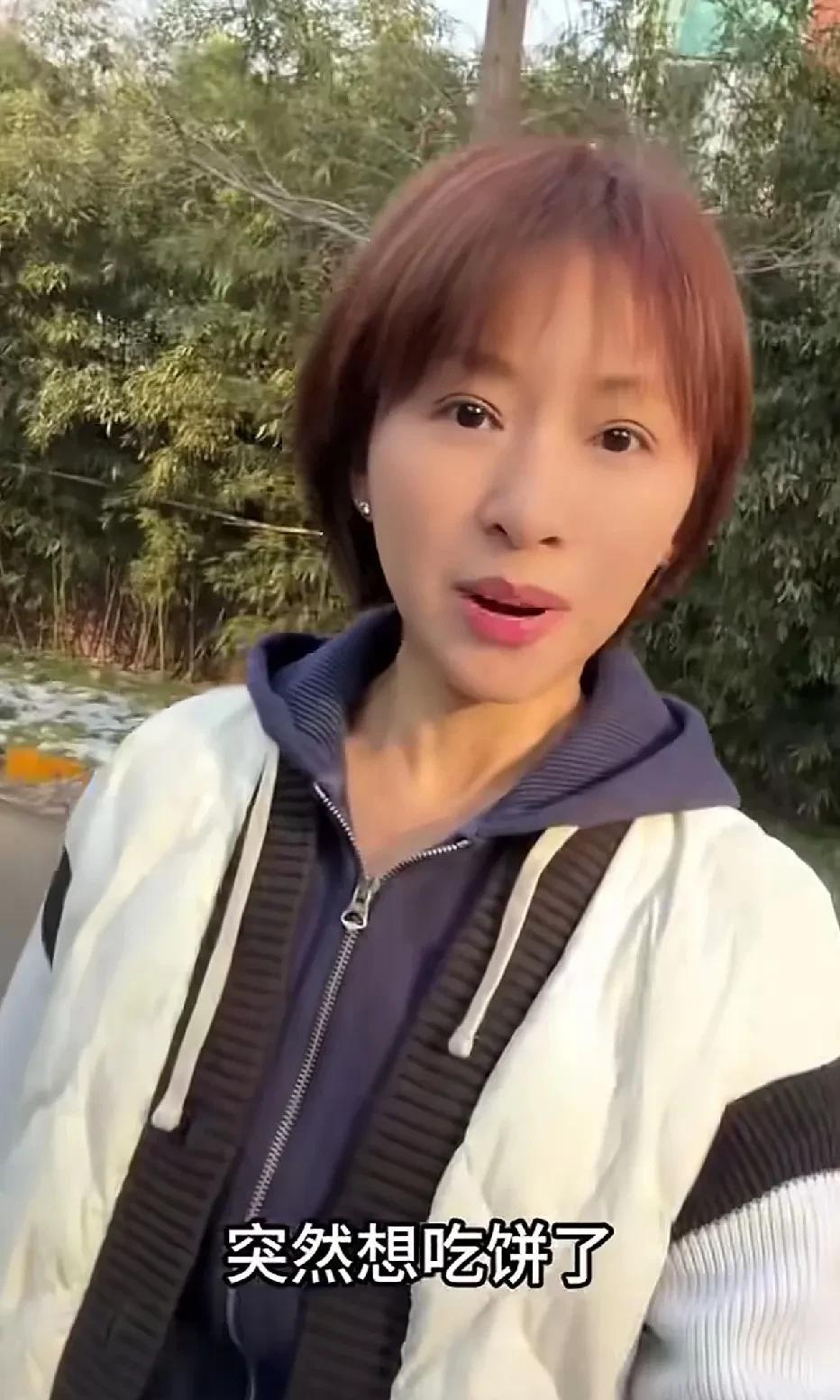 前央视主播欧阳夏丹，自离开央视后便投身自媒体行业。她常常在社交平台上宣扬自己的单