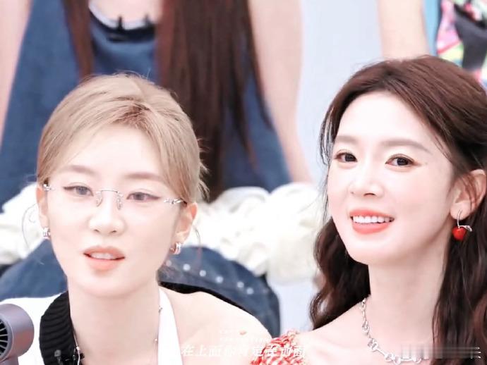 陈瑶张月三公唱夜蝶好吗我嘞个亲娘嘞浪姐你们玩这么大吗，一阵劲爆的歌曲声袭来，陈瑶