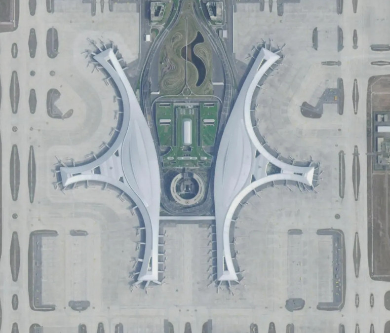 天府机场的遗憾又是什么呢2021年天府机场建成投运，一期国内航站楼设计容量为6