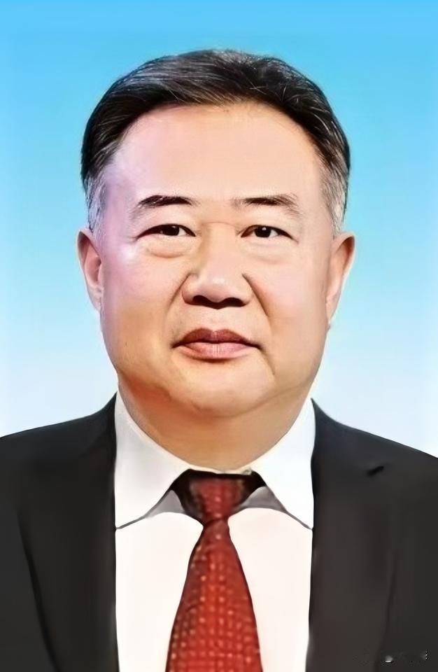 报道称曹斌属于“主动投案”！如果从他的年龄来推算，2026年6月是他法定退休