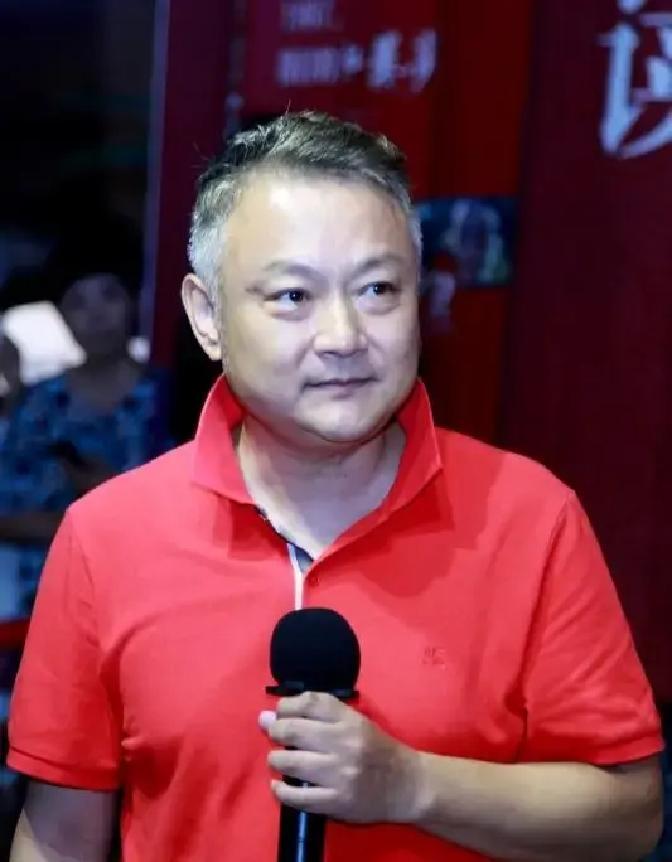 87版红楼梦剧组6月28号在人民大会堂办音乐会，宝哥哥欧阳奋强唱到《红豆曲》直接