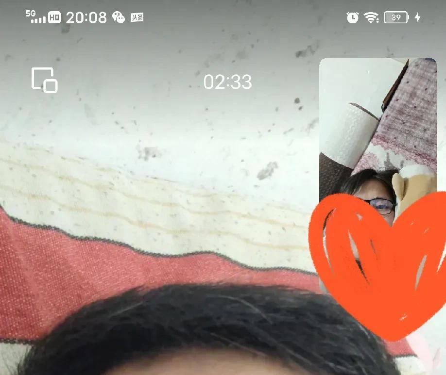 晚上视频里问老公考电工证的视频刷完了，老公说20几个视频今天全部刷完了，准备就要