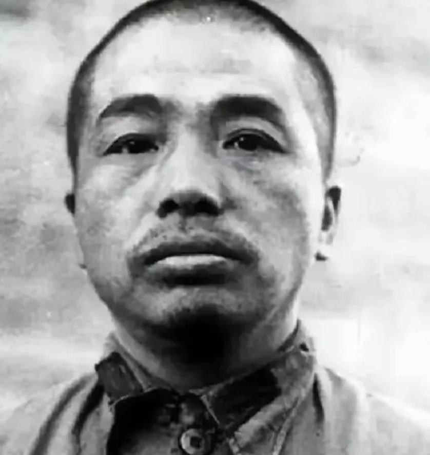1935年，彭德怀把重伤外甥罗永佑留在草地，给了200大洋，19年后，彭德怀收到外甥来信：“舅舅，我
