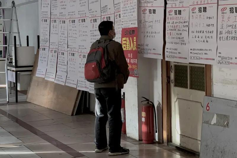 上海41岁月薪六千失业，投几百份简历没回音，只能靠存款和失业金维持，这情况太让人