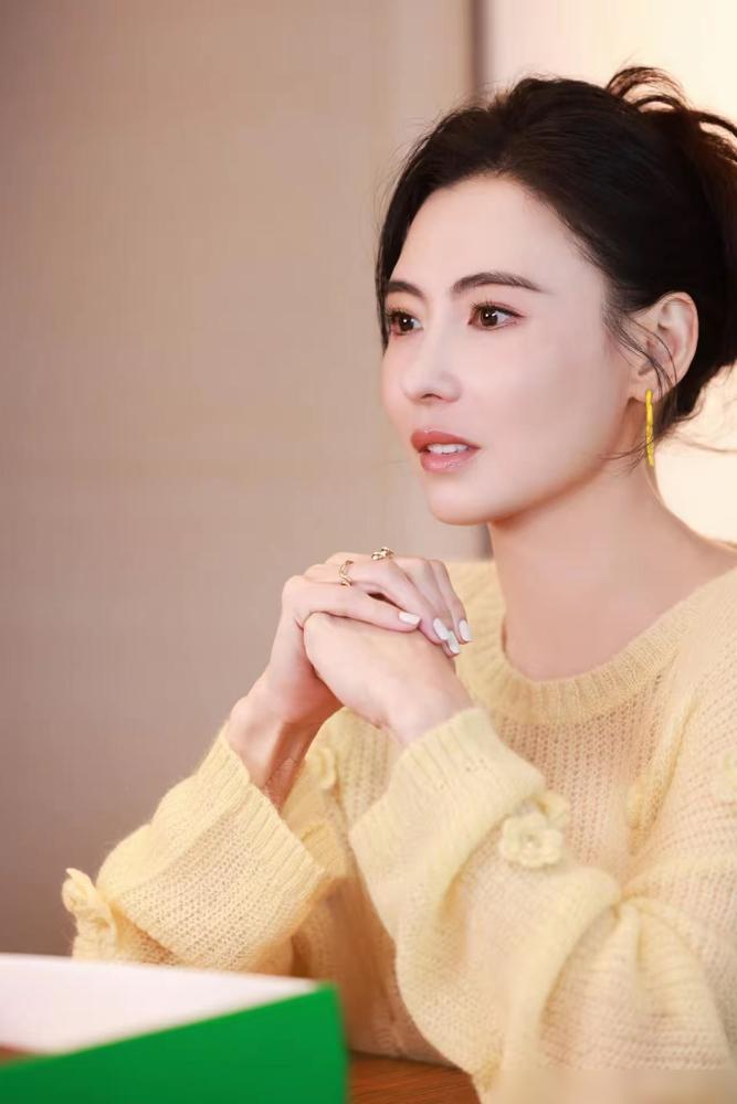 就算张柏芝有一堆毛病，但她有一点，我们必须承认，这点王菲都做不到，不是年轻漂