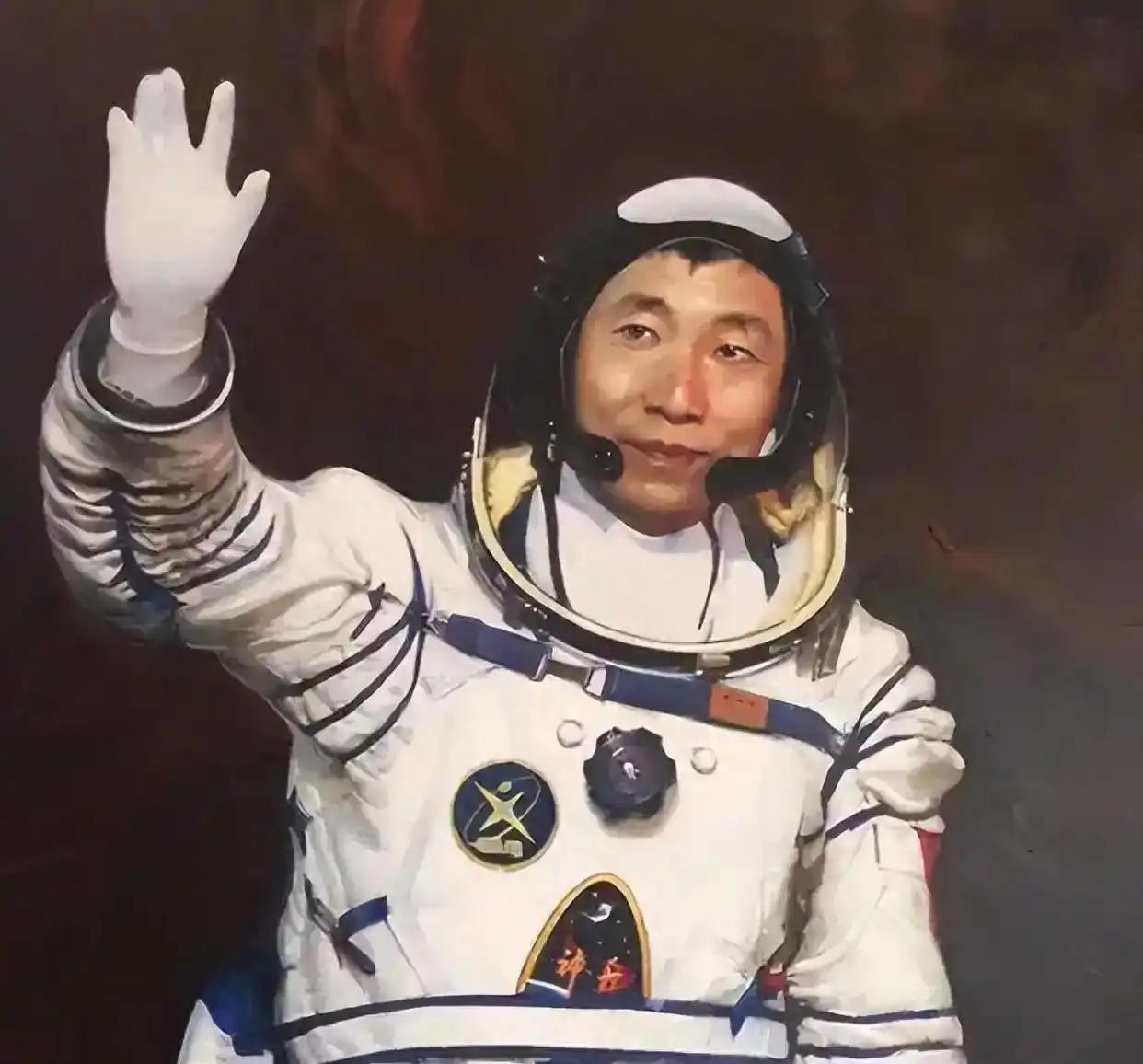 杨利伟退休待遇揭秘：没有巨额奖金，只有“终身金钟罩”…… 网上一直有个说法，