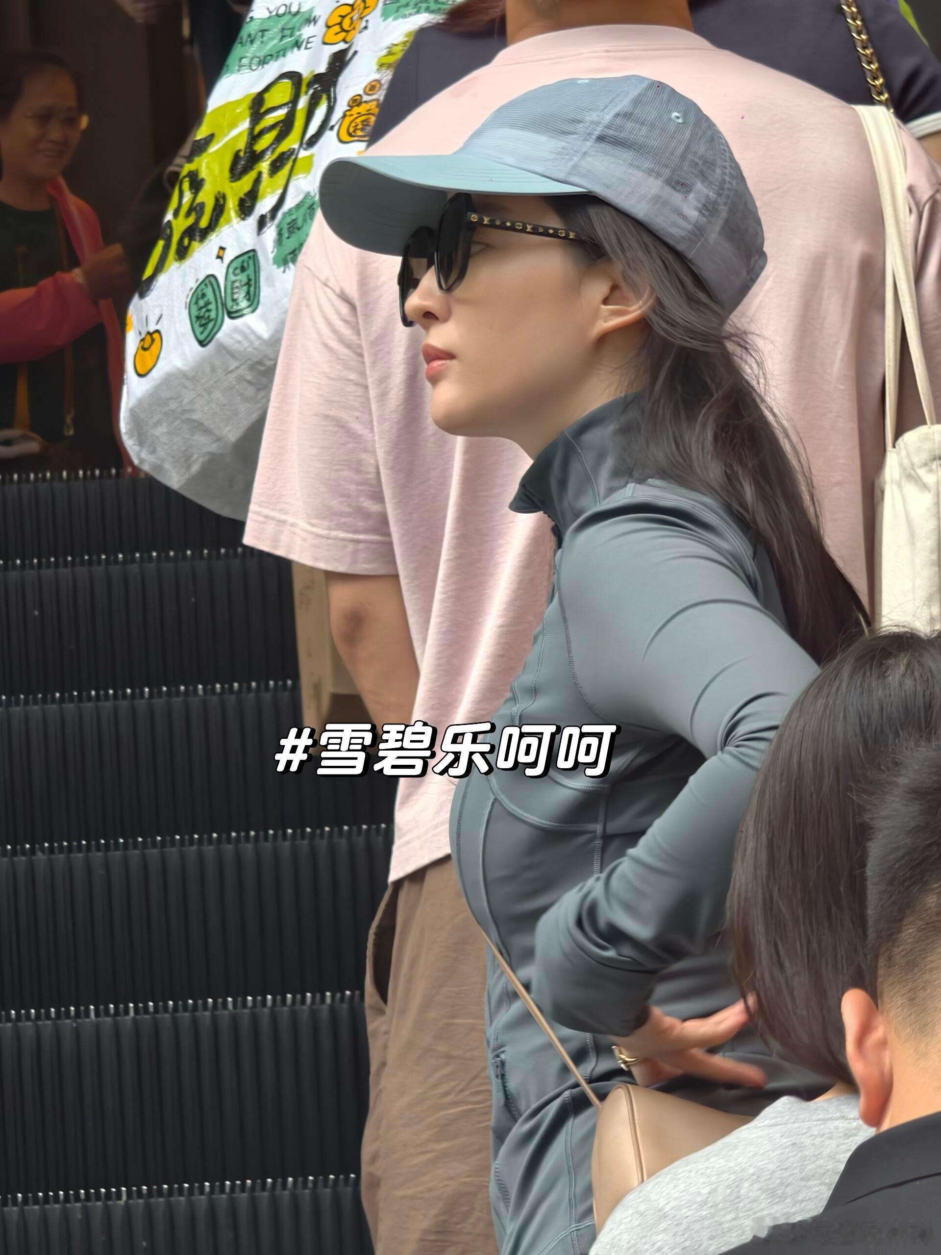 怎么有人幸运成这样一抬头就看见刘亦菲了！