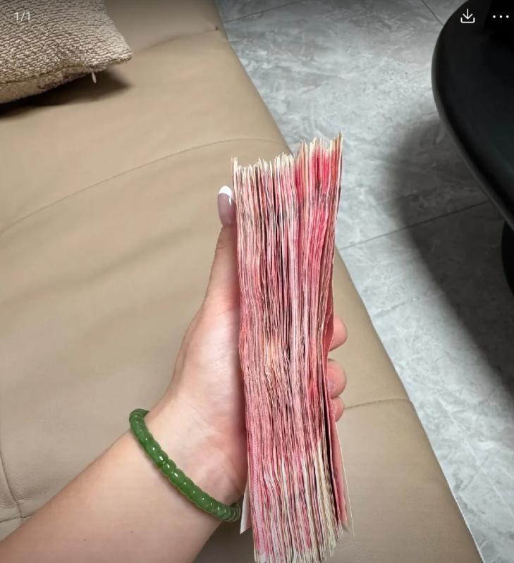 我儿子结婚的时候，我小姑子给发了5000块的红包。今年她儿子结婚，我随了300