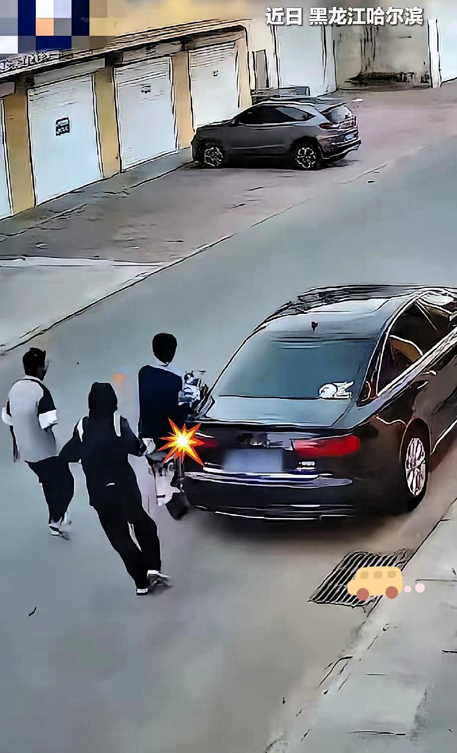 这下好了，全国人民都知道了！”黑龙江几名中学生在哈尔滨街头嬉戏，期间一名穿校服的