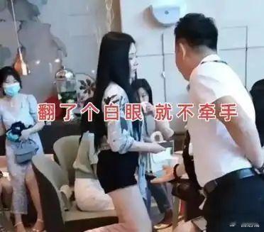 广州一场相亲大会上，出现了特别扎心的一幕围桌而坐的有八位女生,其中有一位女生,