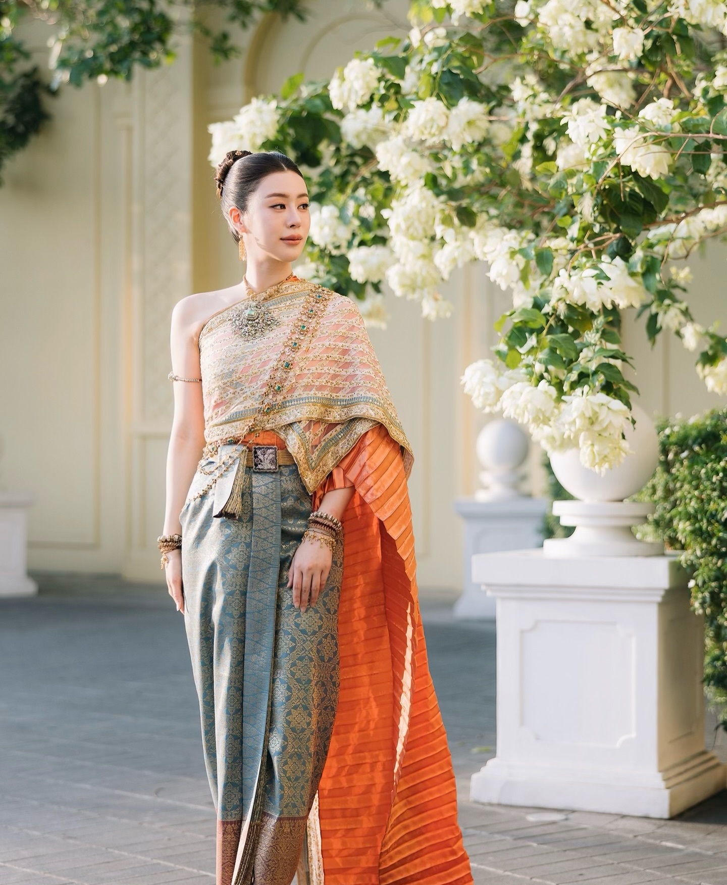 BamSaraleeBamSaralee｜IG动态🥂宋干节快乐💦✨🌼Ba