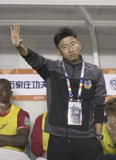 【今球讲】微小说大赛职场轶事中甲联赛中甲五场比赛，毛彪找到了最佳状态。从小