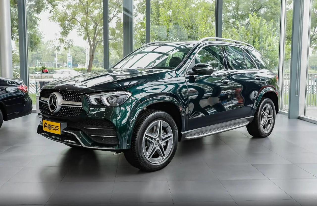 最近后台好多粉丝私信我：“预算20万出头，想买辆有面子、开着爽的豪华SUV，二手