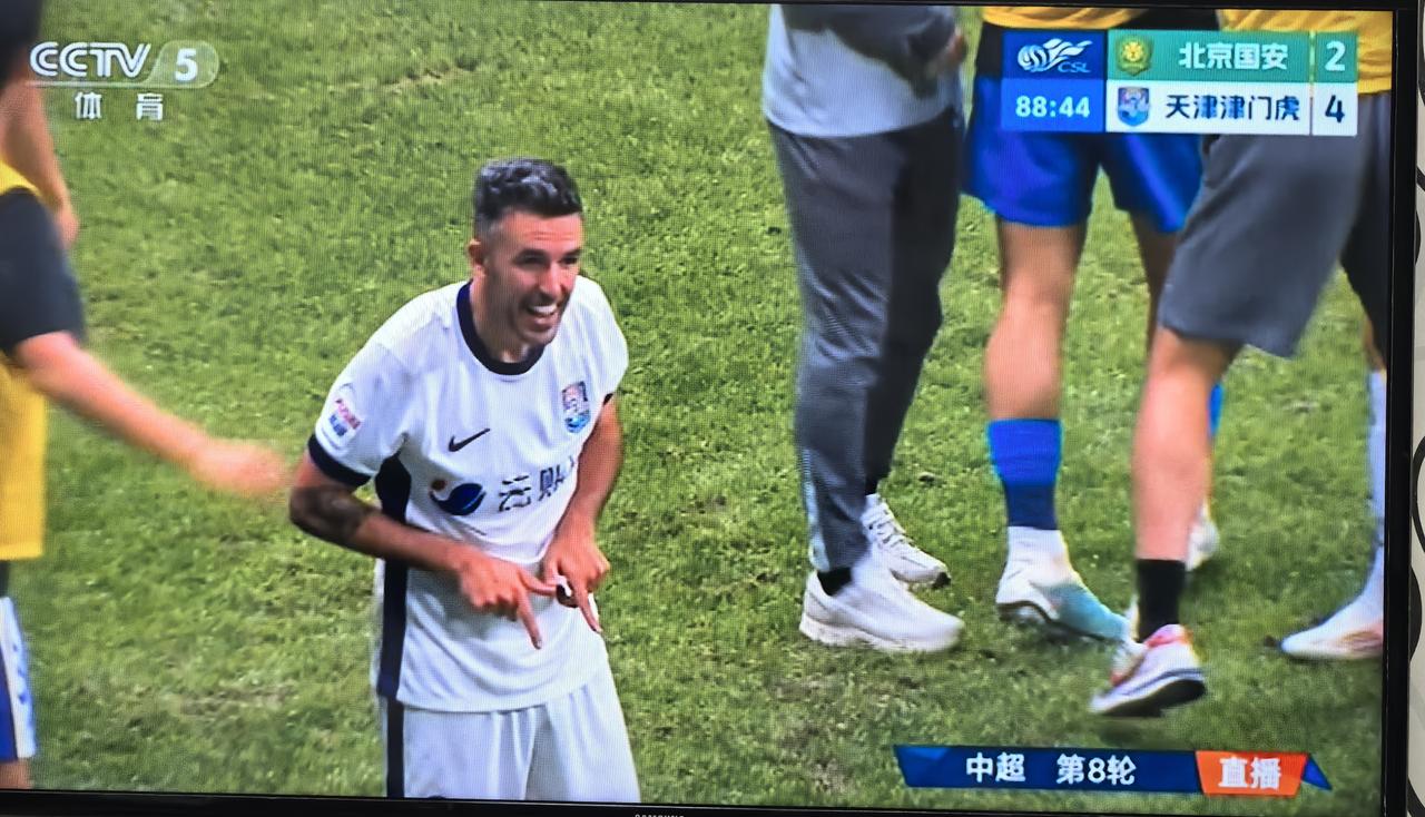 天津津门虎踢出了防守反击的精髓，四次反击打进四球，客场4-2战胜北京国安，迎来新